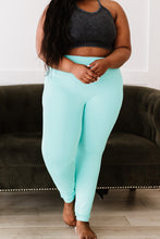 Charger l&#39;image dans la galerie, Zenana On Your Mark Full Size Run High Waisted Active Leggings
